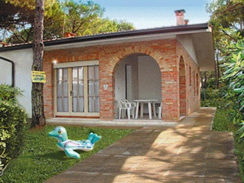 Villa A Lignano Riviera Con Giardino Линяно Сабиадоро Екстериор снимка